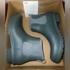 Ugg Rain Boots size 9 women's.